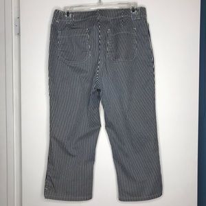 Chaps stretchy comfy Blue Denim Capris with White Pin Stripes Size 8